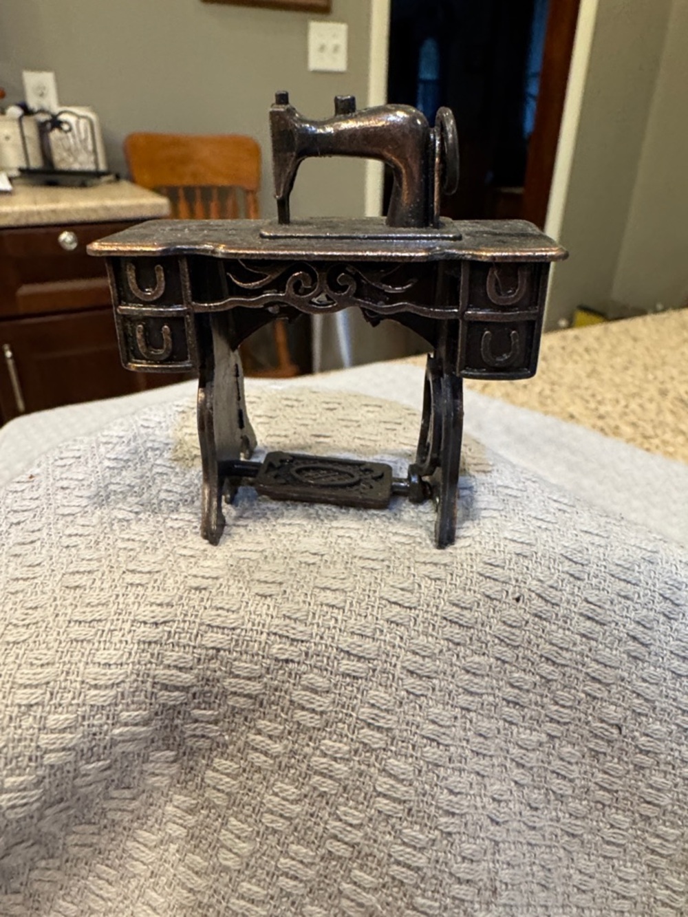 Miniature Vintage-Style Sewing Machine Pencil Sharpener